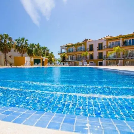 Casa Amarela * Ταβίρα