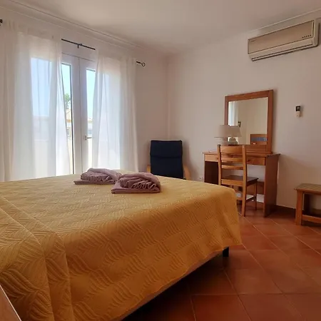 Feriehus Casa Amarela *